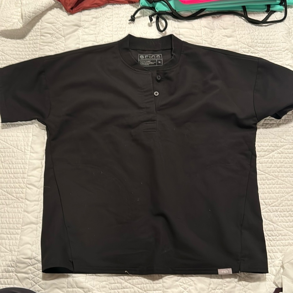 Figs scrub top